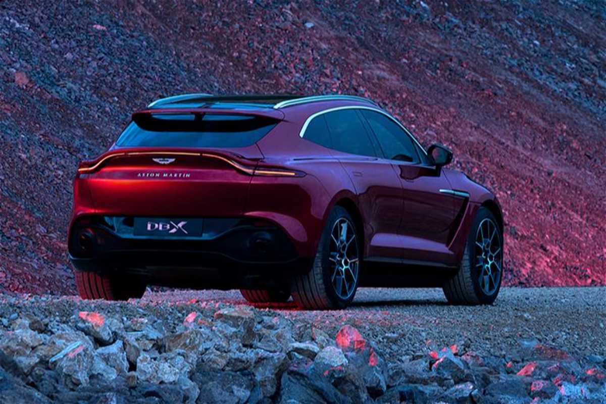 Характеристики, фото, цены и комплектации на новые Астон Мартин 2022 года В нашем каталоге представлен весь официальный модельный ряд автомобилей Aston Martin, которые можно купить в России
