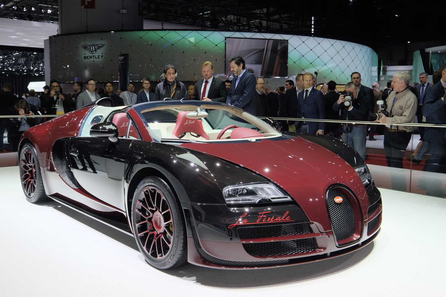 Bugatti veyron — квинтэссенция скорости и мощности