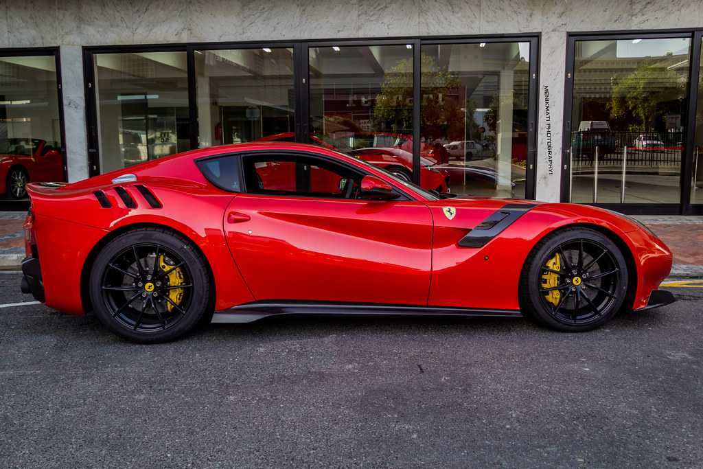 Феррари f12berlinetta