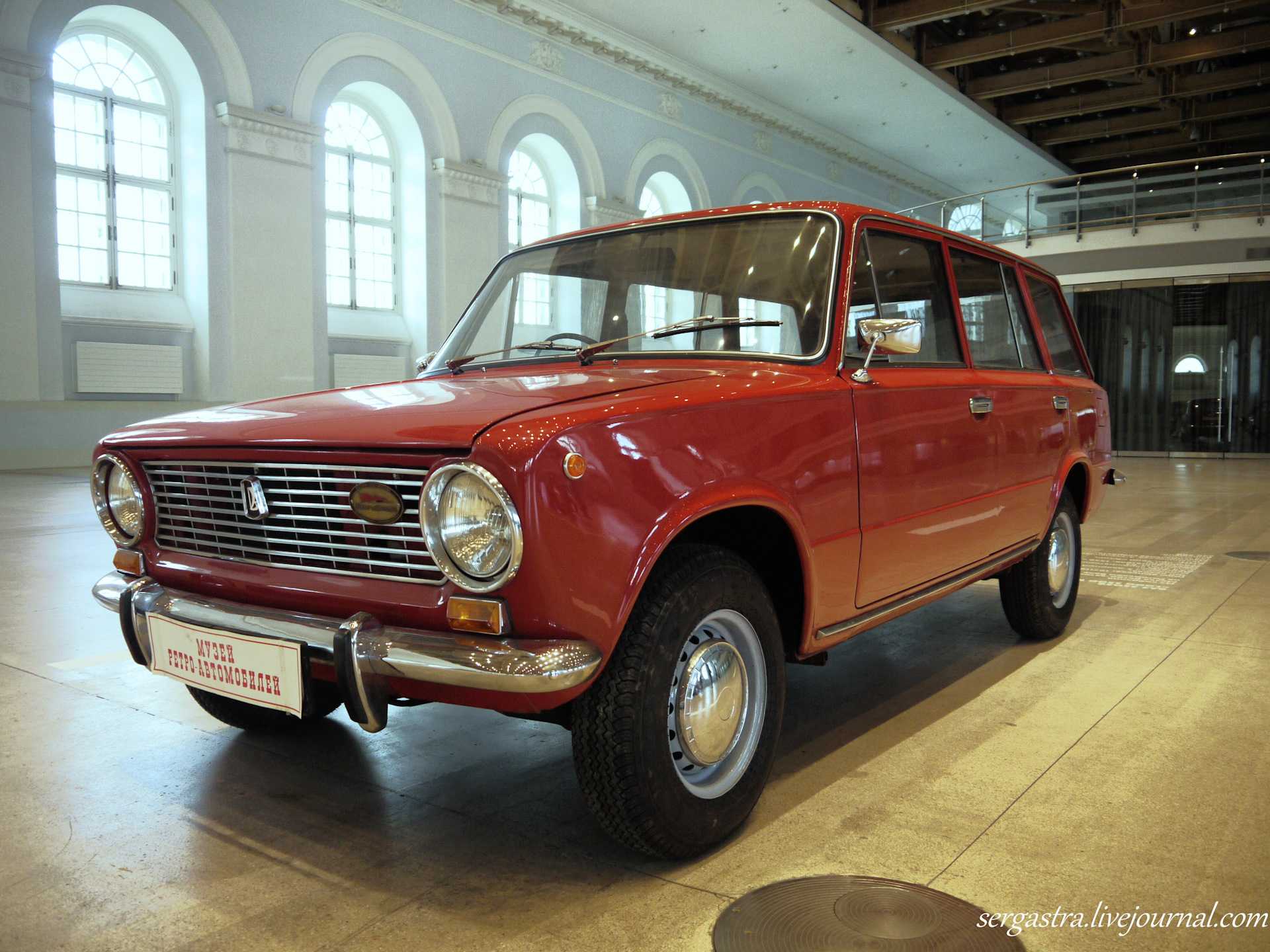Самые советские машины. Советские автомобили. Старые советские машины. Старые отечественные автомобили. Модели советских автомобилей.