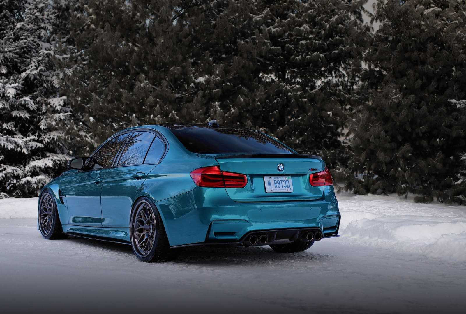 BMW e90 бирюзовая