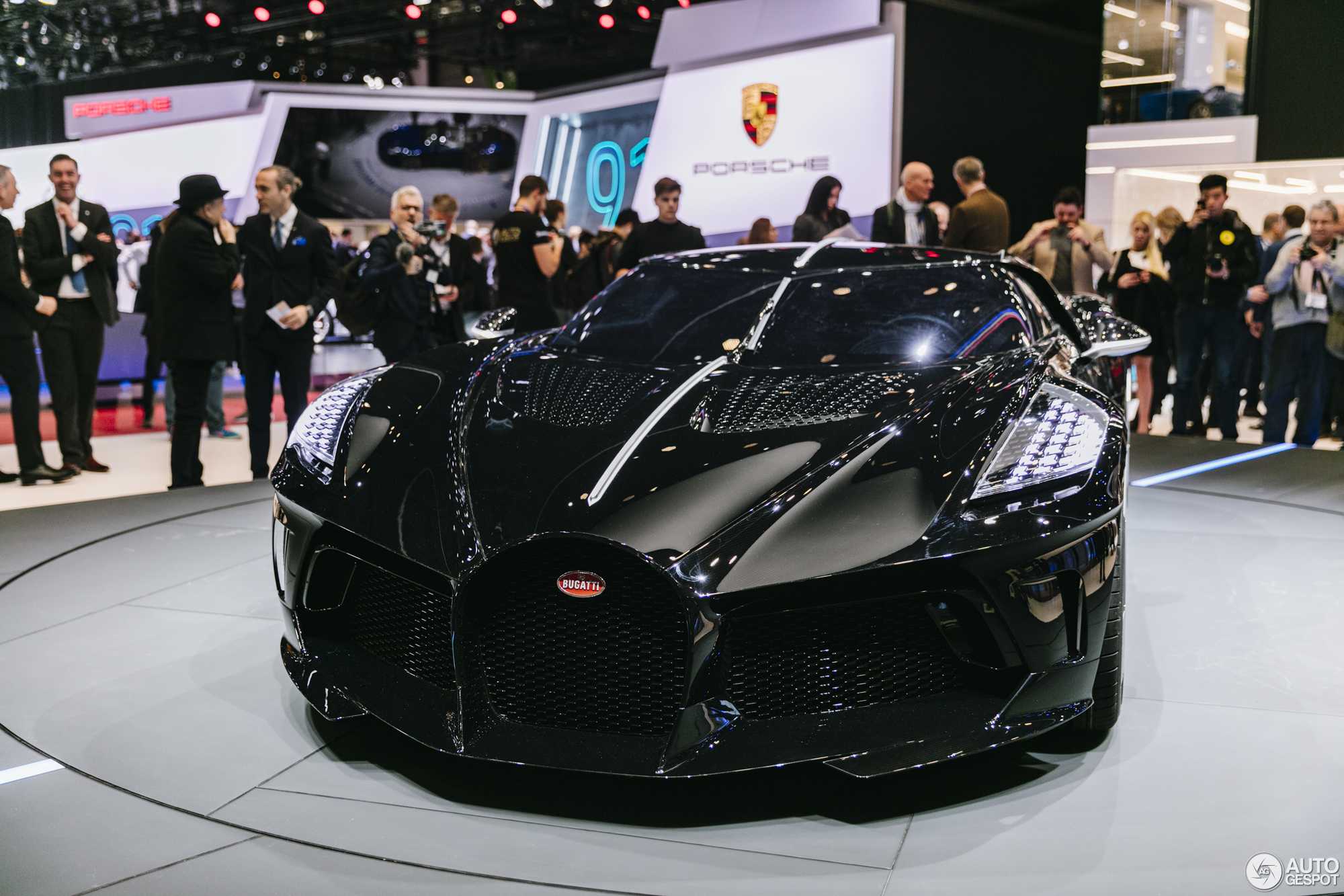 Самый дорогой л а. Бугатти Ноир. Бугатти Bugatti la voiture noire. Бугатти la voiture noire 2021. Самая дорогая Бугатти в мире.