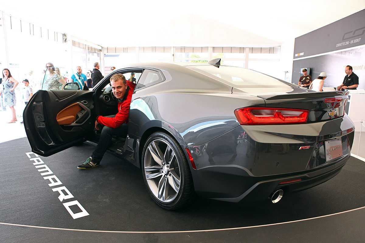 На автосалоне во Франкфурте 2015 состоялась премьера спецверсии заряженного купе BMW M6, построенной в честь выпуска гоночного автомобиля BMW M6 GT3