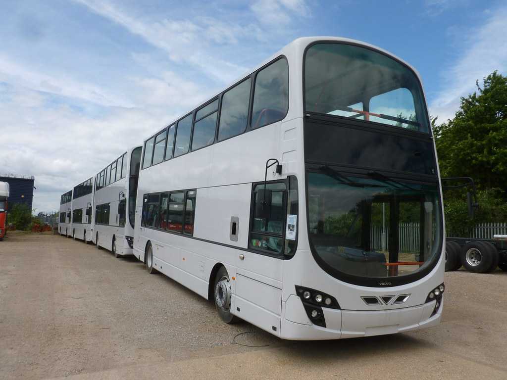 50 мест. Volvo b9tl. Автобусы Volvo Модельный ряд. Volvo 50 автобус. Вольво автобус туристический 2000.