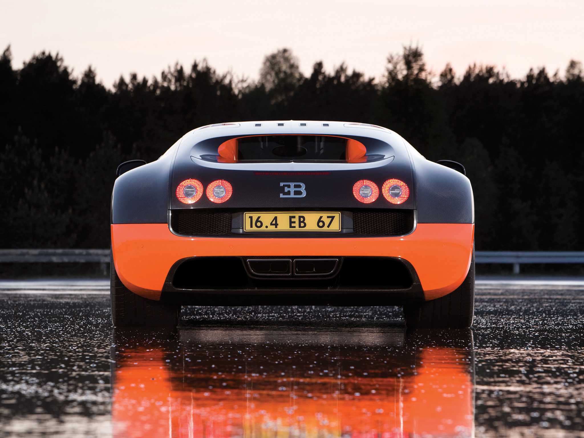 Машина быстрее бугатти. Bugatti Veyron 16.4 super Sport 2010. Машина Bugatti Veyron 16.4 Supersport. Bugatti Veyron super Sport 2010. Bugatti Veyron Supersport.