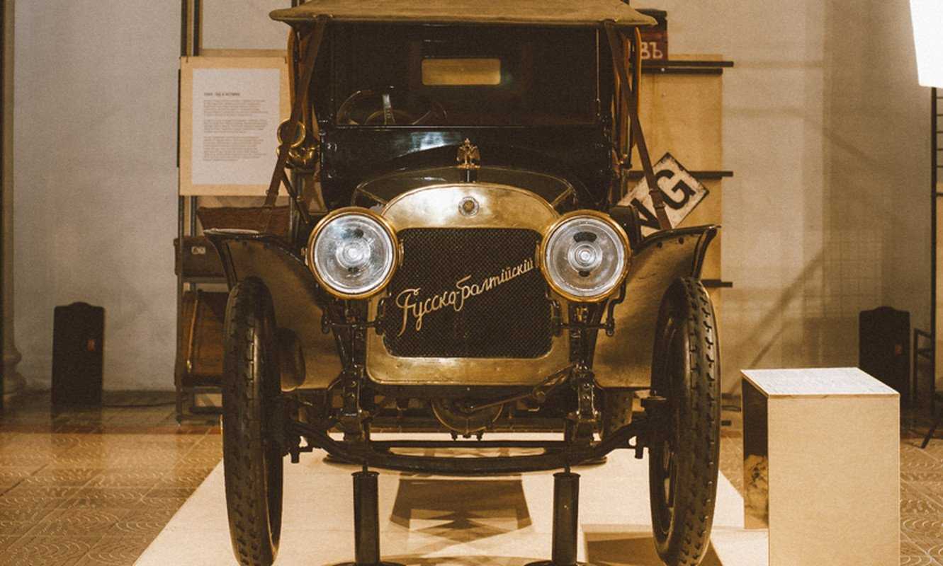 Первые российские машины. Руссо-Балт 1909. Автомобиль императора Николая II Руссо-Балт 1910 — «Ландоле». Первый автомобиль отечественный «Руссо-Балт» 1909 года. Руссо Балт 1911.