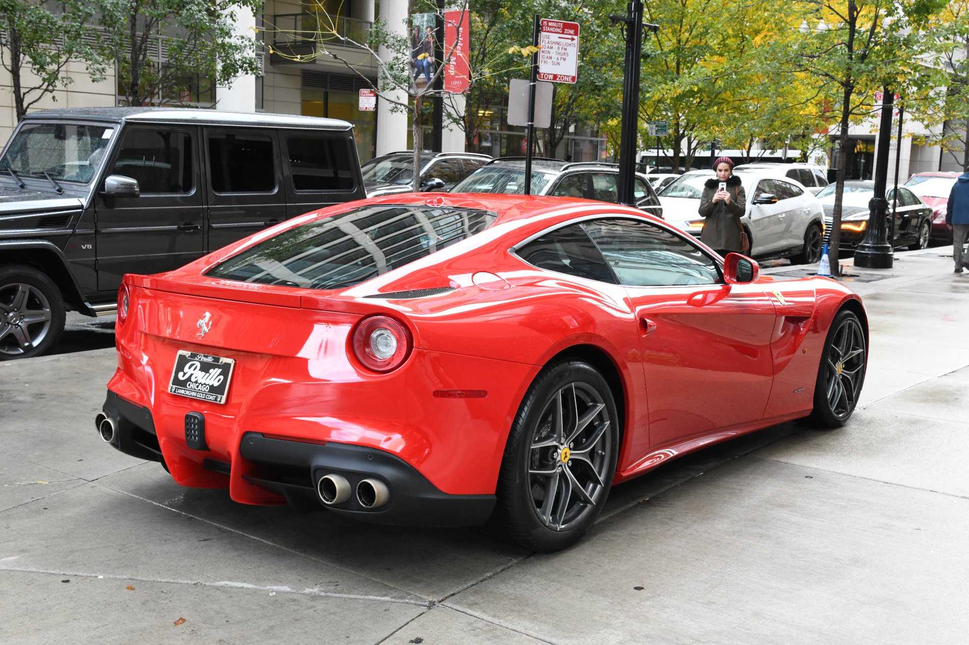 Ferrari f12 Berlinetta зелёная