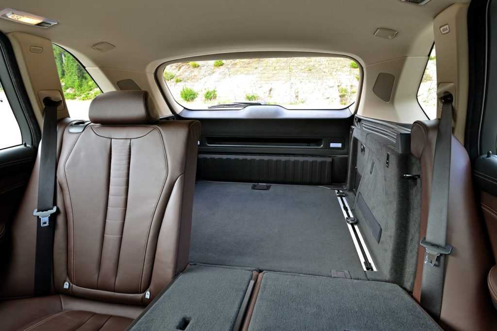 BMW x5 открытый багажник