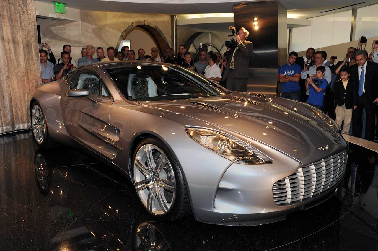 Самый дорогой л а. Aston Martin one 77q. Aston Martin one-77 двигатель.
