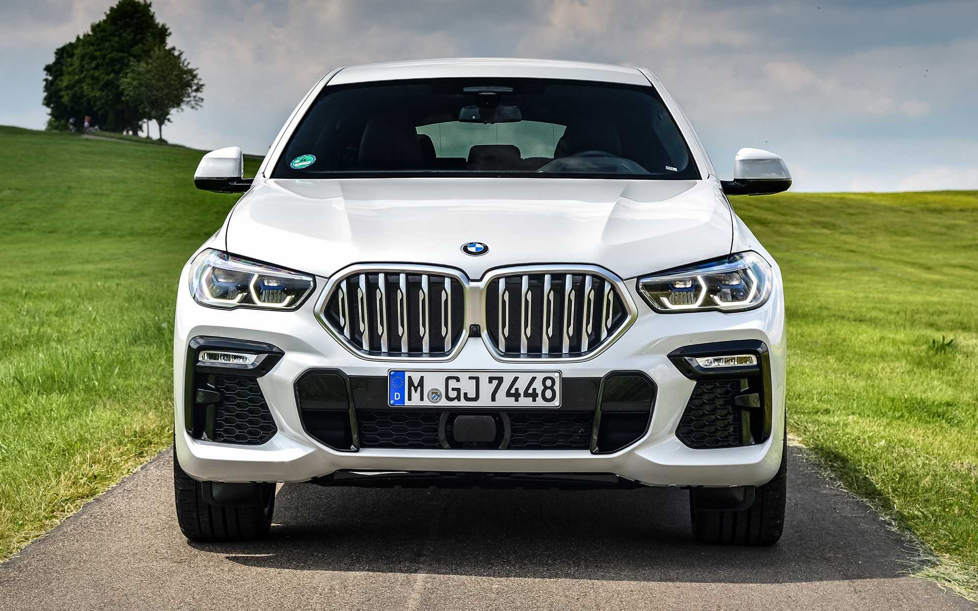 Премьера купеобразного кроссовера BMW X6 G06 состоялась в июле девятнадцатого, а уже 1 октября баварцы рассекретили заряженный вариант модели - X6 M