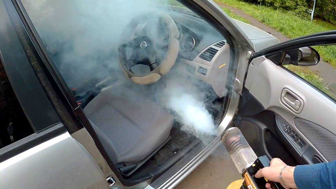 Как убрать неприятный запах из салона автомобиля?