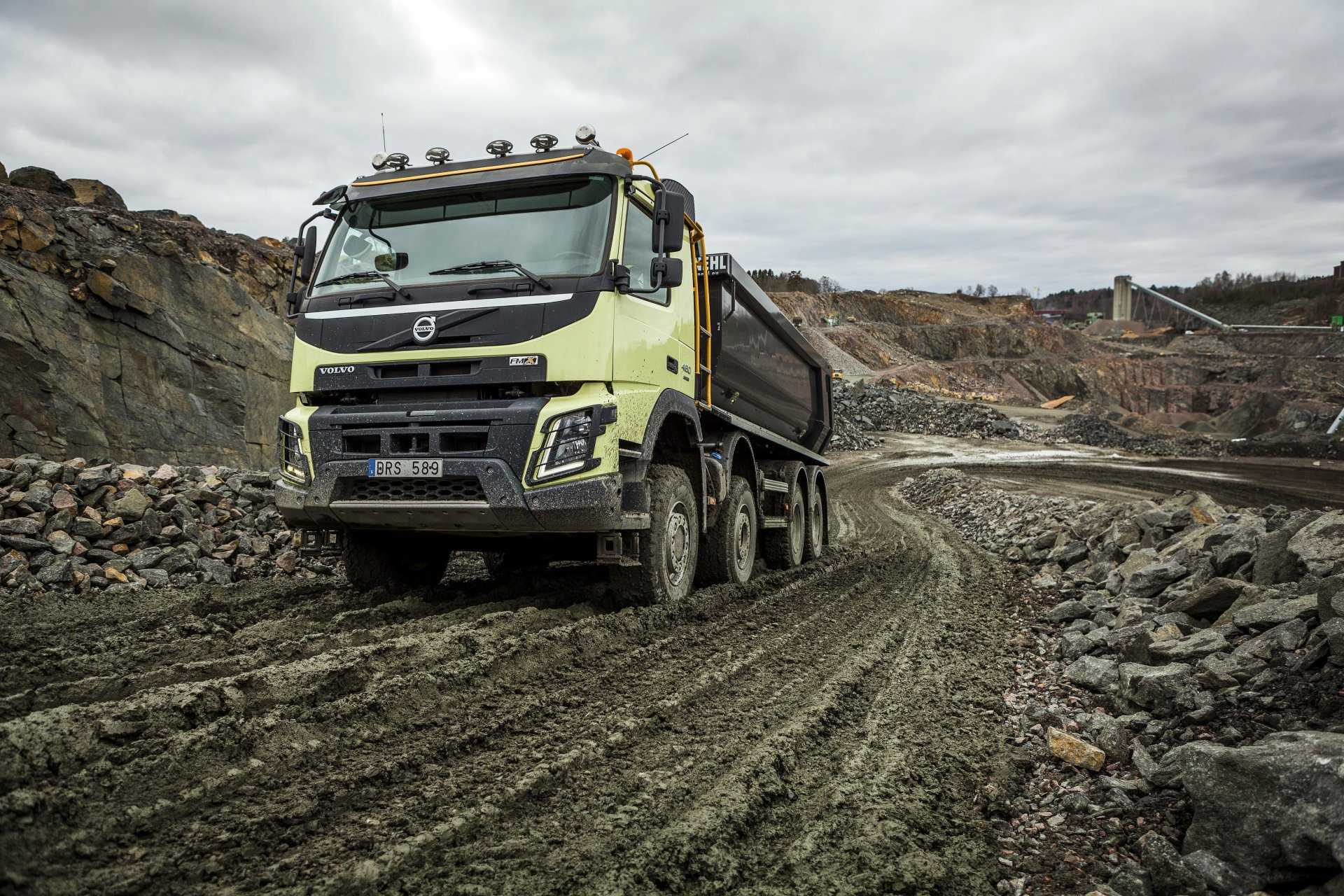 Самосвал вольво. Volvo FMX 8x4. Вольво FMX 8x4 карьерный. Volvo грузовой FMX 8x4. Volvo FMX 8x4 2013.