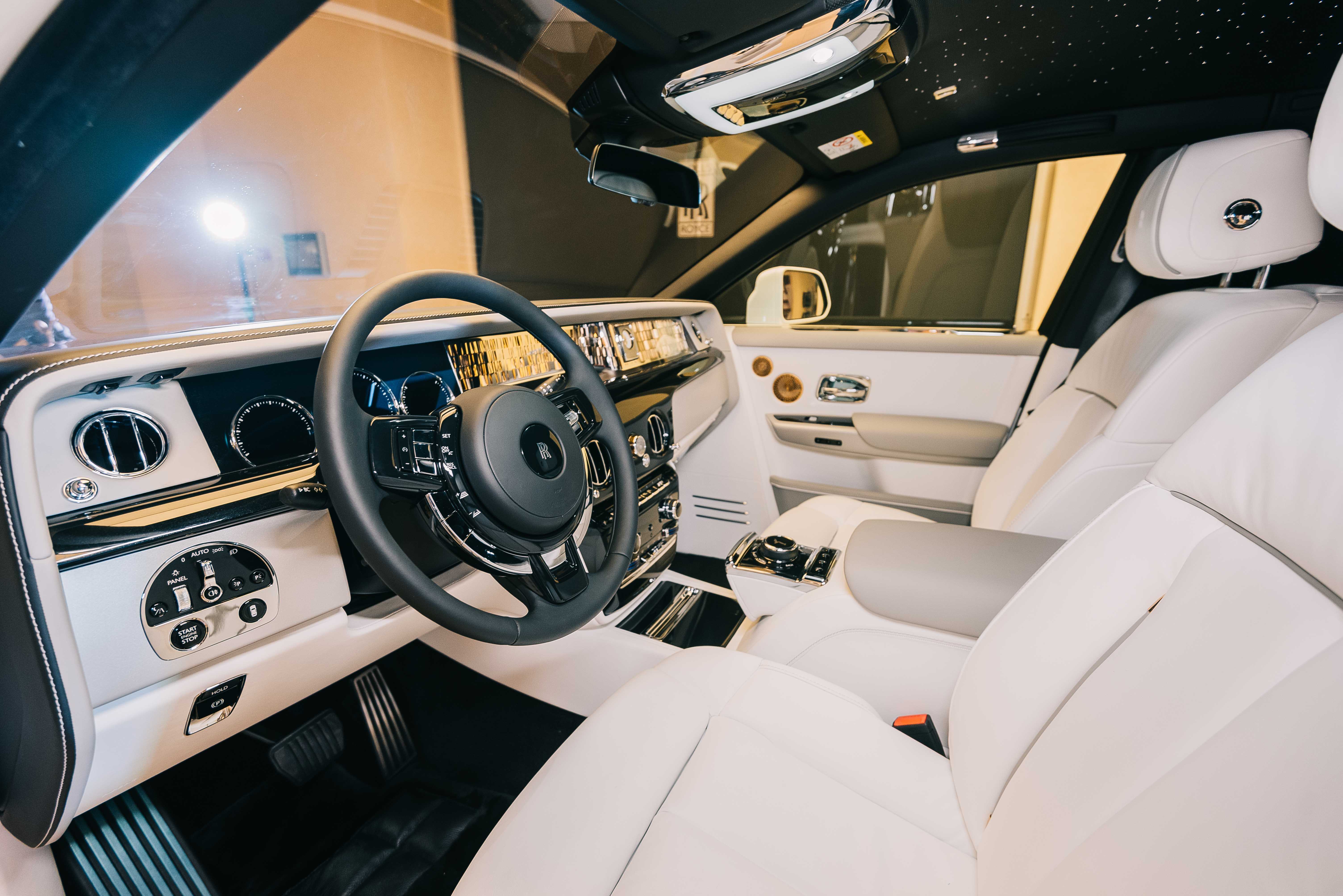 Rolls Royce Phantom 2020 интерьер