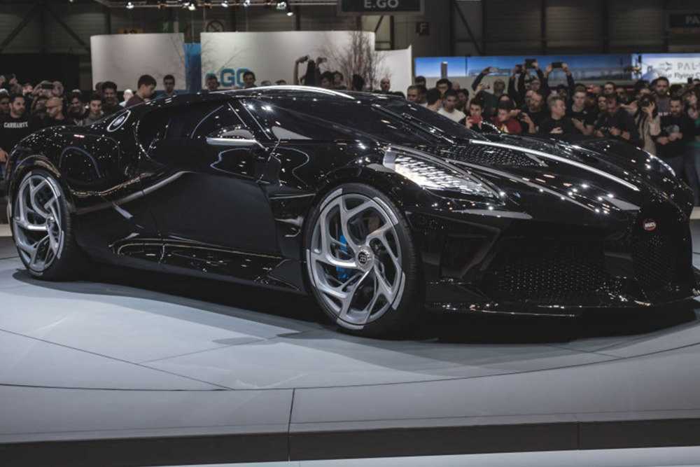Самая дорогая машина в мире 2024 цена. Бугатти la voiture noire 2021. Бугатти Bugatti la voiture noire. Бугатти Нуар 2023. Машина Бугатти la voiture noire.
