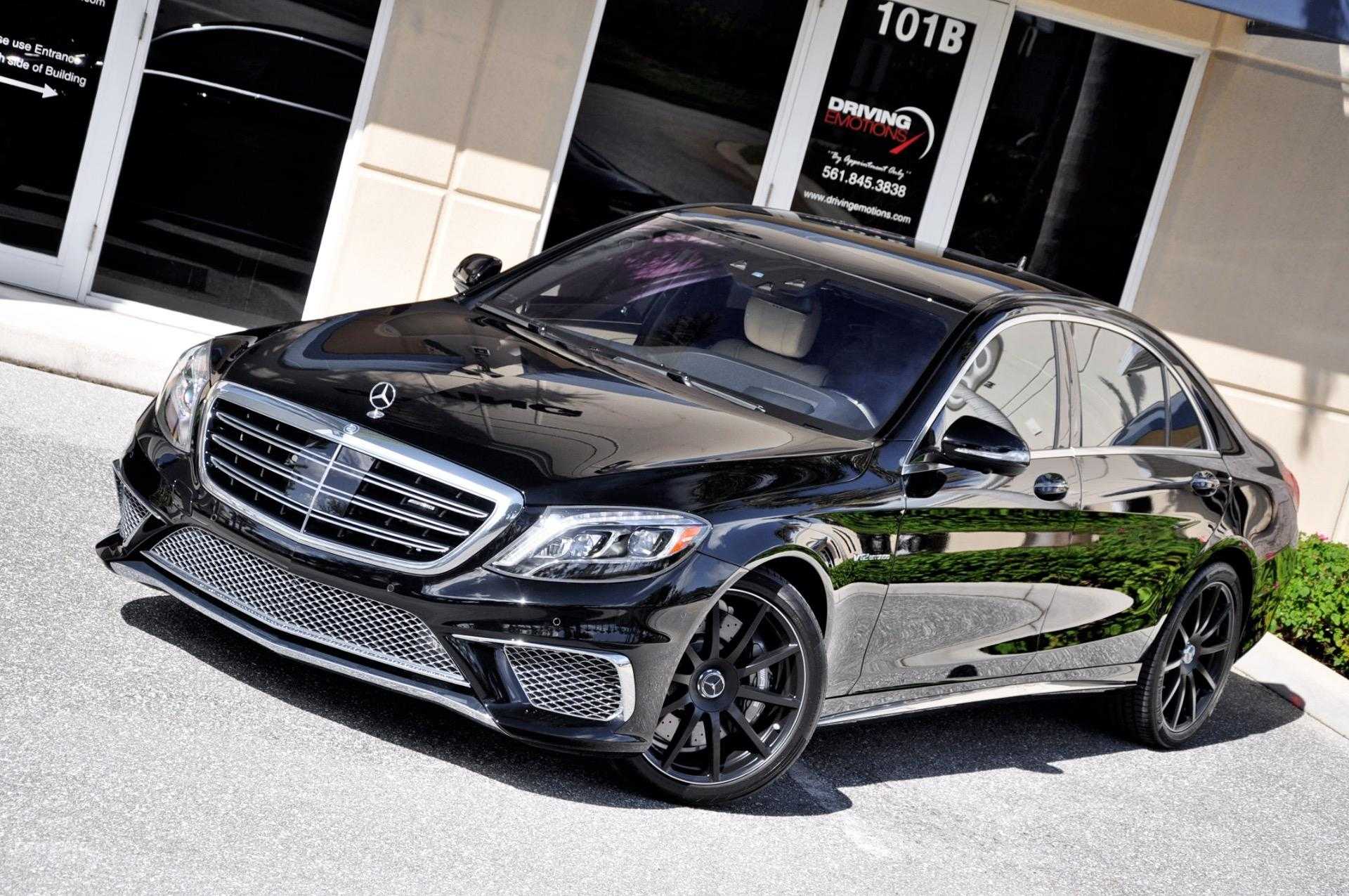 На Женевский автосалон 2015 специалисты ателье Brabus привезли тюниговую версию седана Mercedes-Benz S65 AMG W222, который получил название Rocket 900