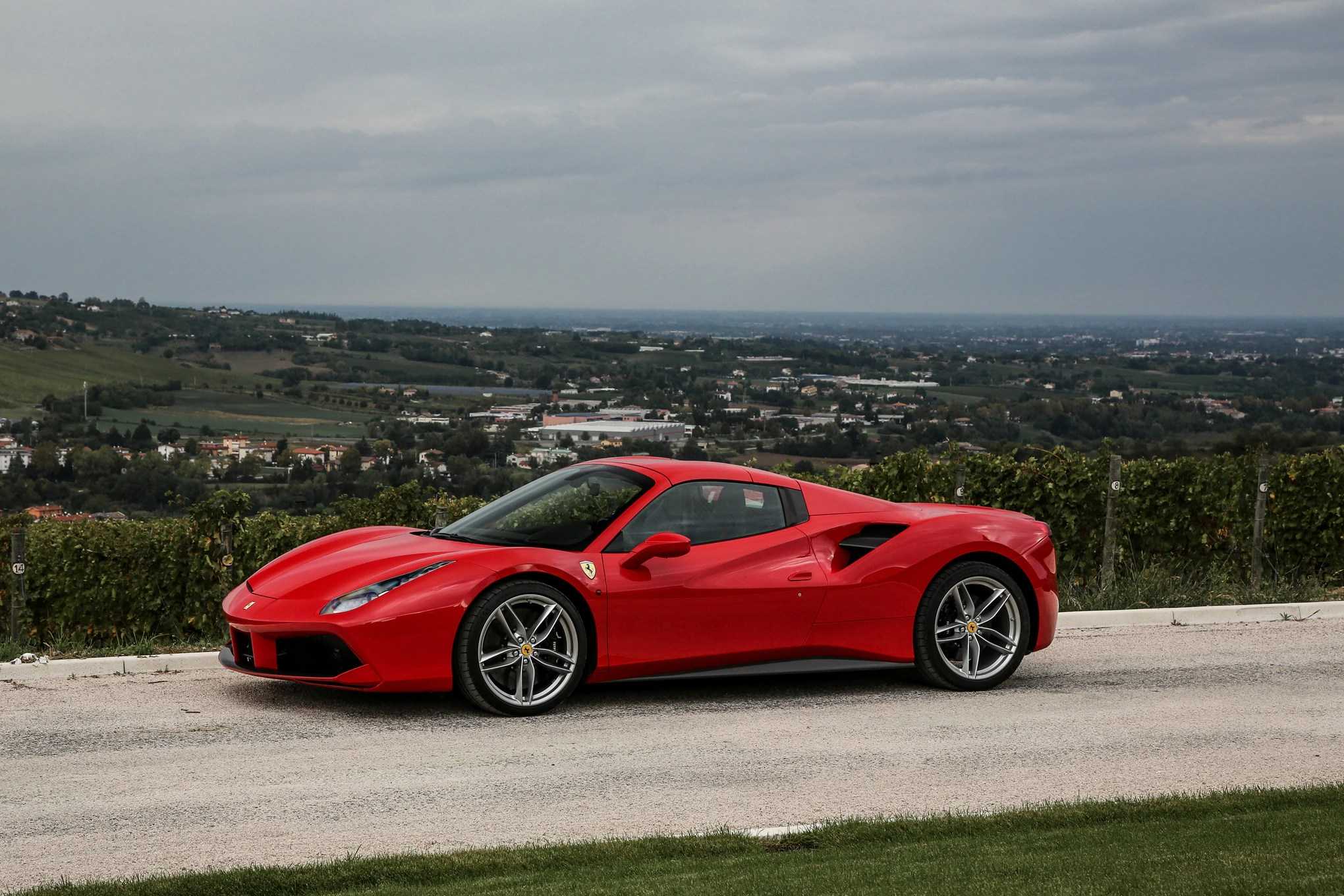 Автомобиль Ferrari 488 GTB