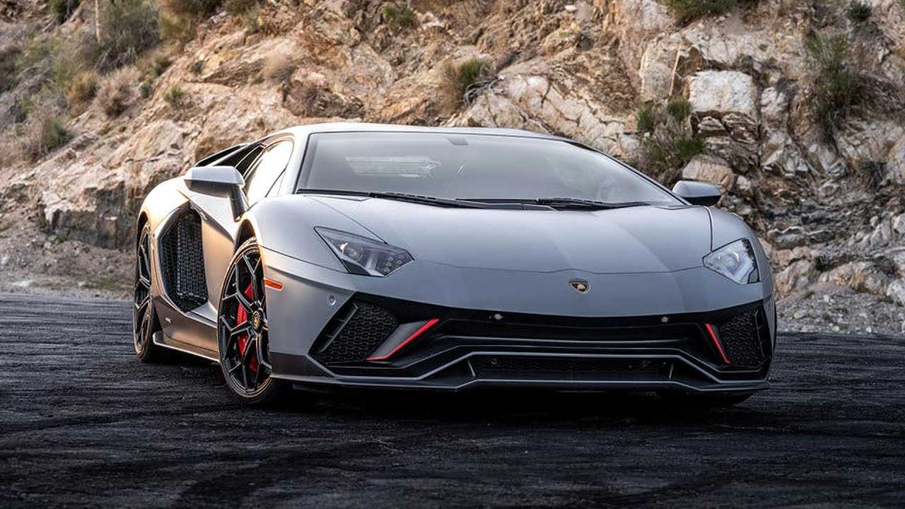 Ламборгини быстро. Ламборджини авентадор 2022. Lamborghini 2022. Трактор Ламборгини 2022. Новый авентадор 2022.