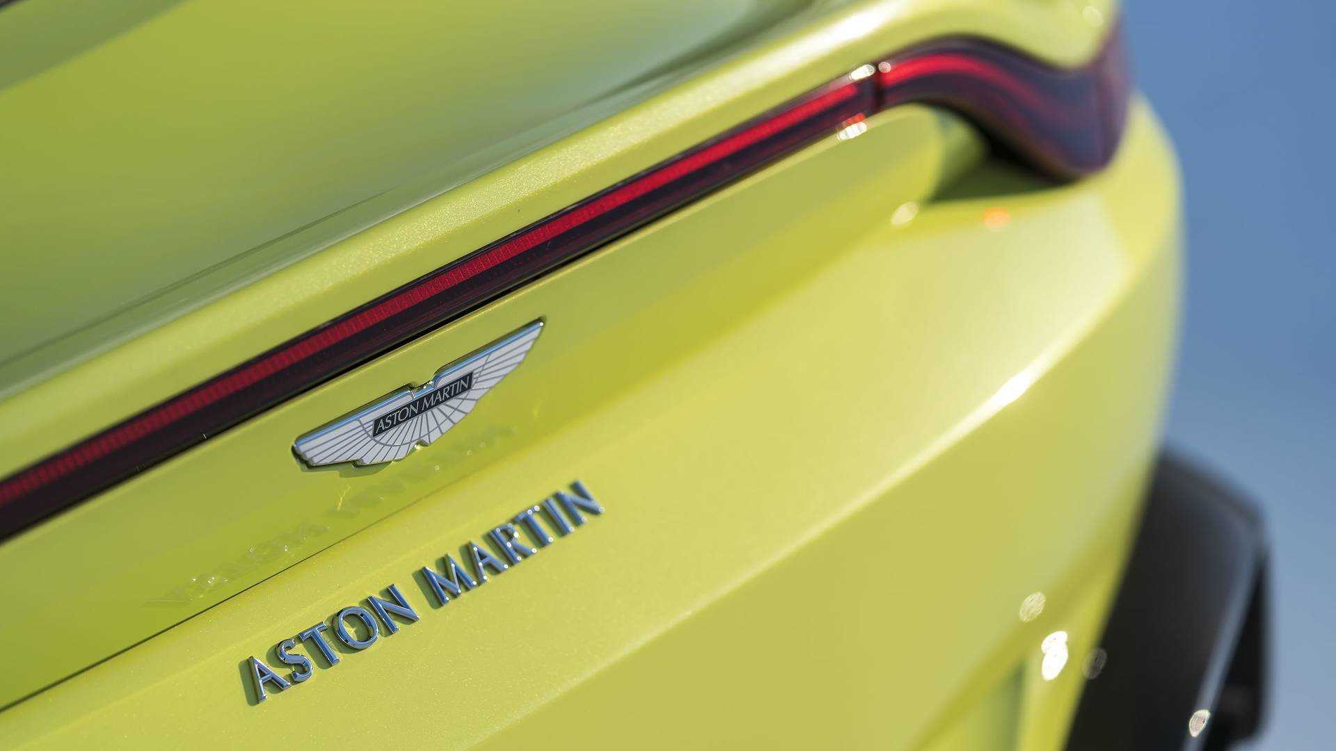 Aston martin v12 vantage s roadster (2015, кабриолет)