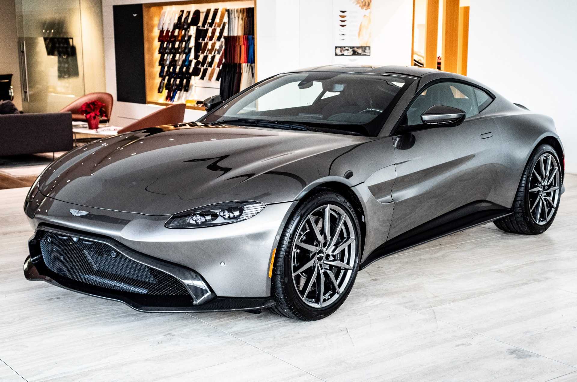 Компания Aston Martin официально представила купе Vantage второго поколения Новая модель получила полностью перекроенную внешность и турбомотор от AMG