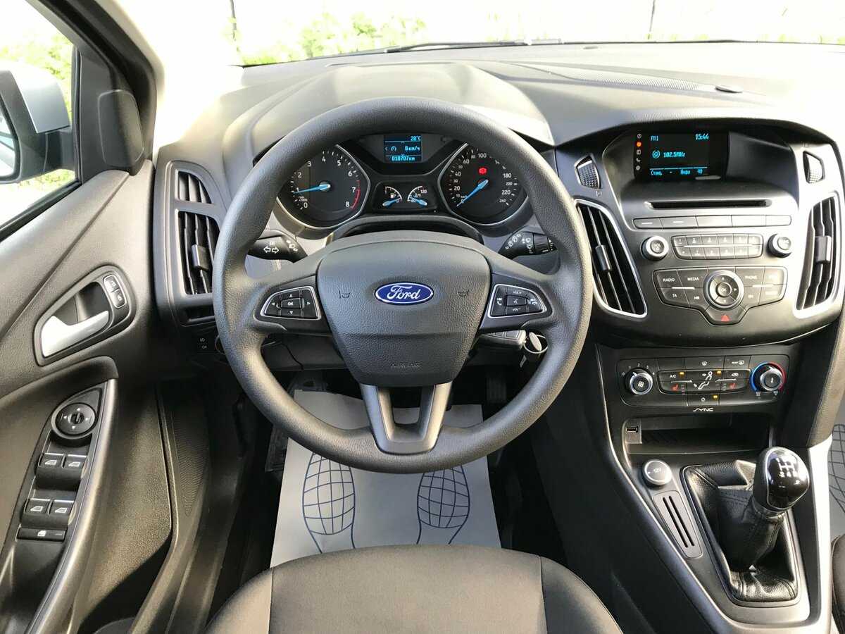 Форд фокус хэтчбек салон. Ford Focus 3 седан салон. Ford Focus 3 Рестайлинг. Форд фокус 2015 салон. Форд фокус 3 Рестайлинг хэтчбек.