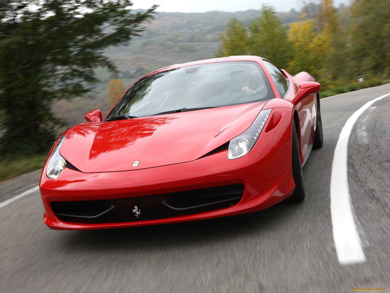 Ferrari представил первый в своей истории кроссовер