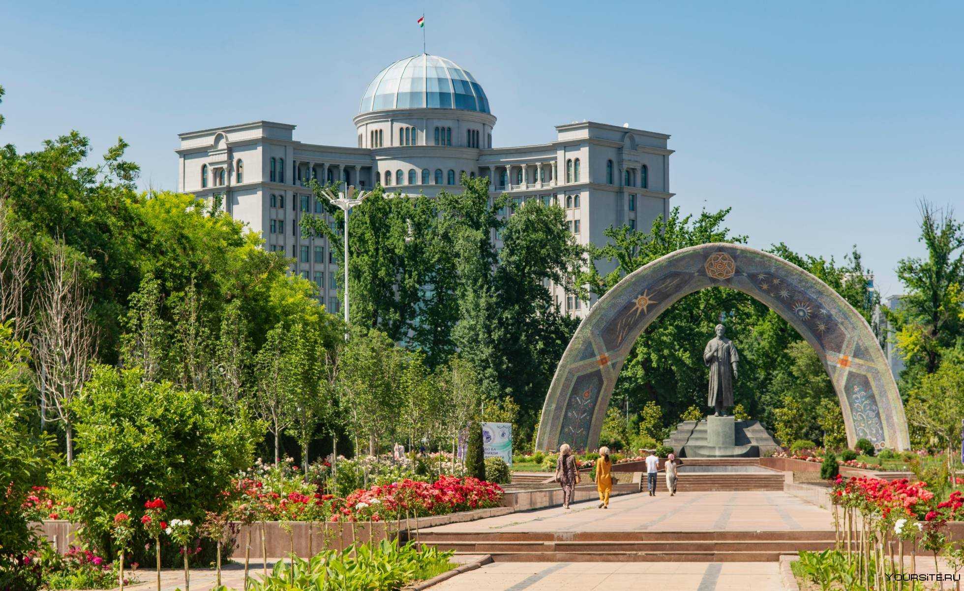 Парк таджик. Парк Рудаки Таджикистан. Парк Рудаки в Душанбе. Душанбе столица Таджикистана. Боги Рудаки Душанбе.