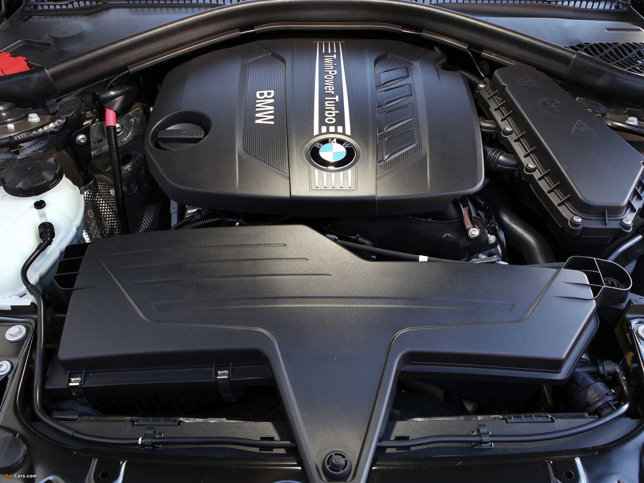 Двигатель бмв 320i. BMW 320d мотор. БМВ ф30 дизель 2.0. BMW 3 f30 мотор. BMW f30 320i двигатель.