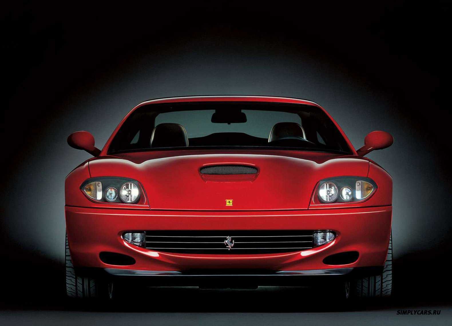 На автосалоне в Париже 2000 дебютировал открытый вариант Ferrari 550 Barchetta Pininfarina, построенный на базе купе Феррари 550 Маранелло, который был